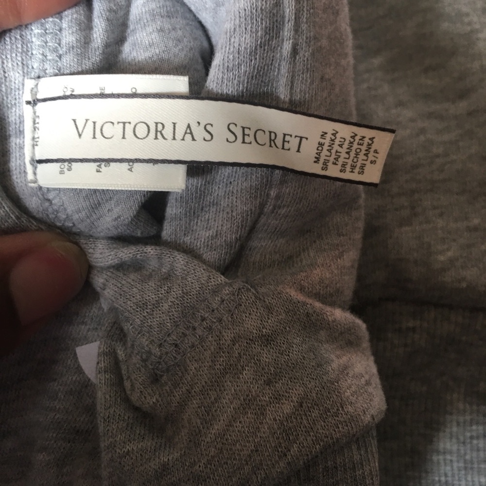 🔥 Gorgeous Victoria Secret reversible fur vest!🔥 - Picture 7 of 7